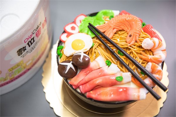 客製鍋燒意麵造型蛋糕